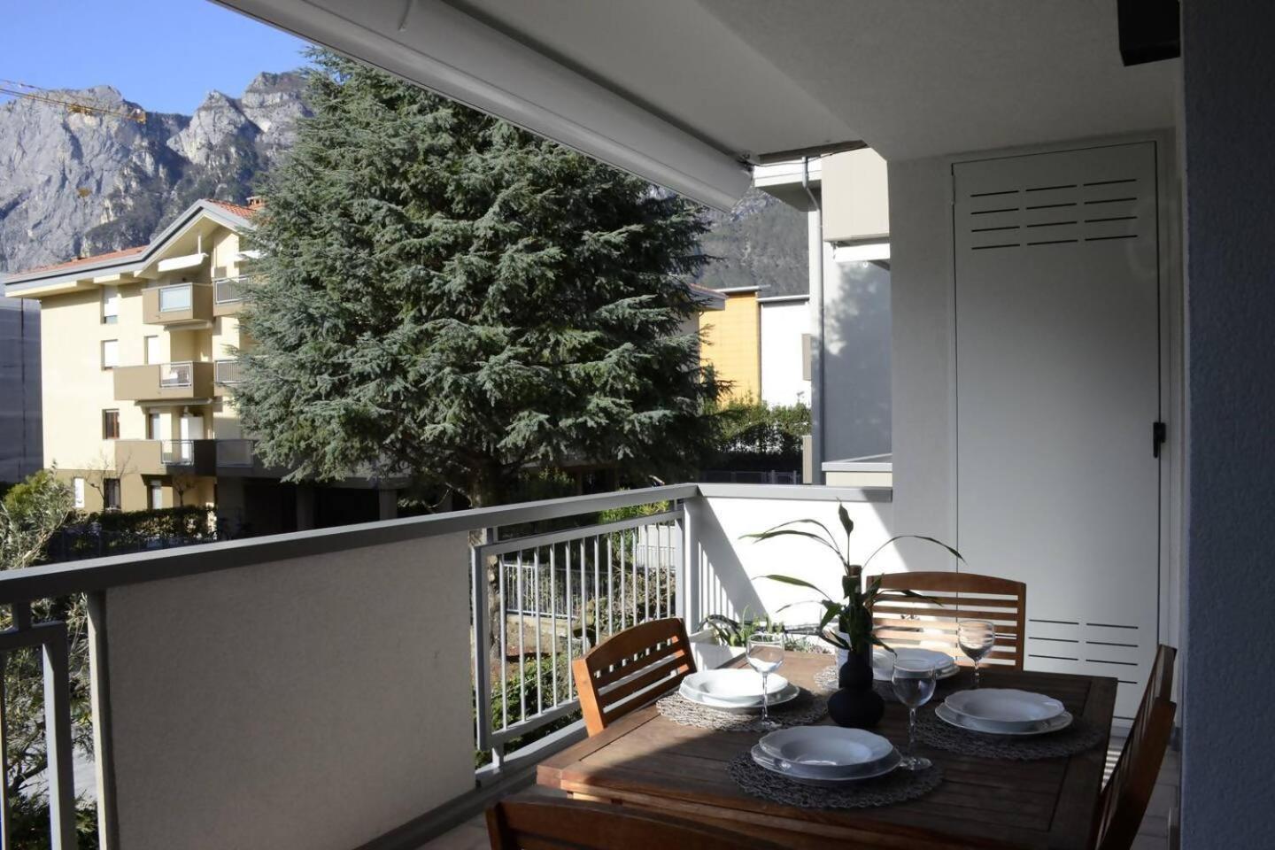 Appartamento Peler13 Con Balcone E Parcheggio ริวาเดลการ์ดา ภายนอก รูปภาพ