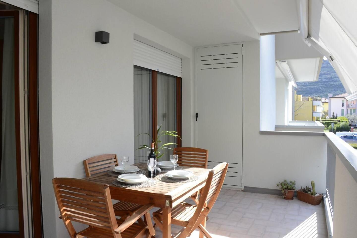 Appartamento Peler13 Con Balcone E Parcheggio ริวาเดลการ์ดา ภายนอก รูปภาพ