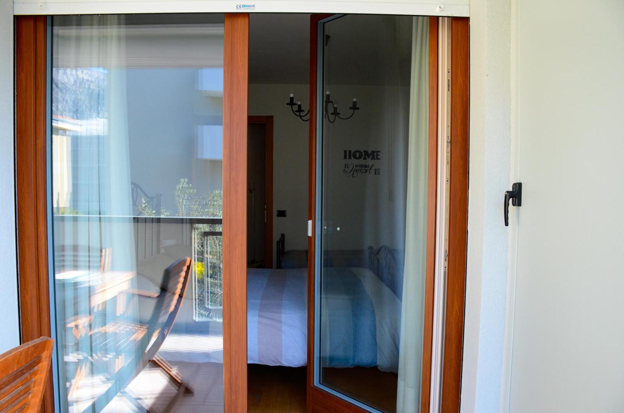 Appartamento Peler13 Con Balcone E Parcheggio ริวาเดลการ์ดา ภายนอก รูปภาพ