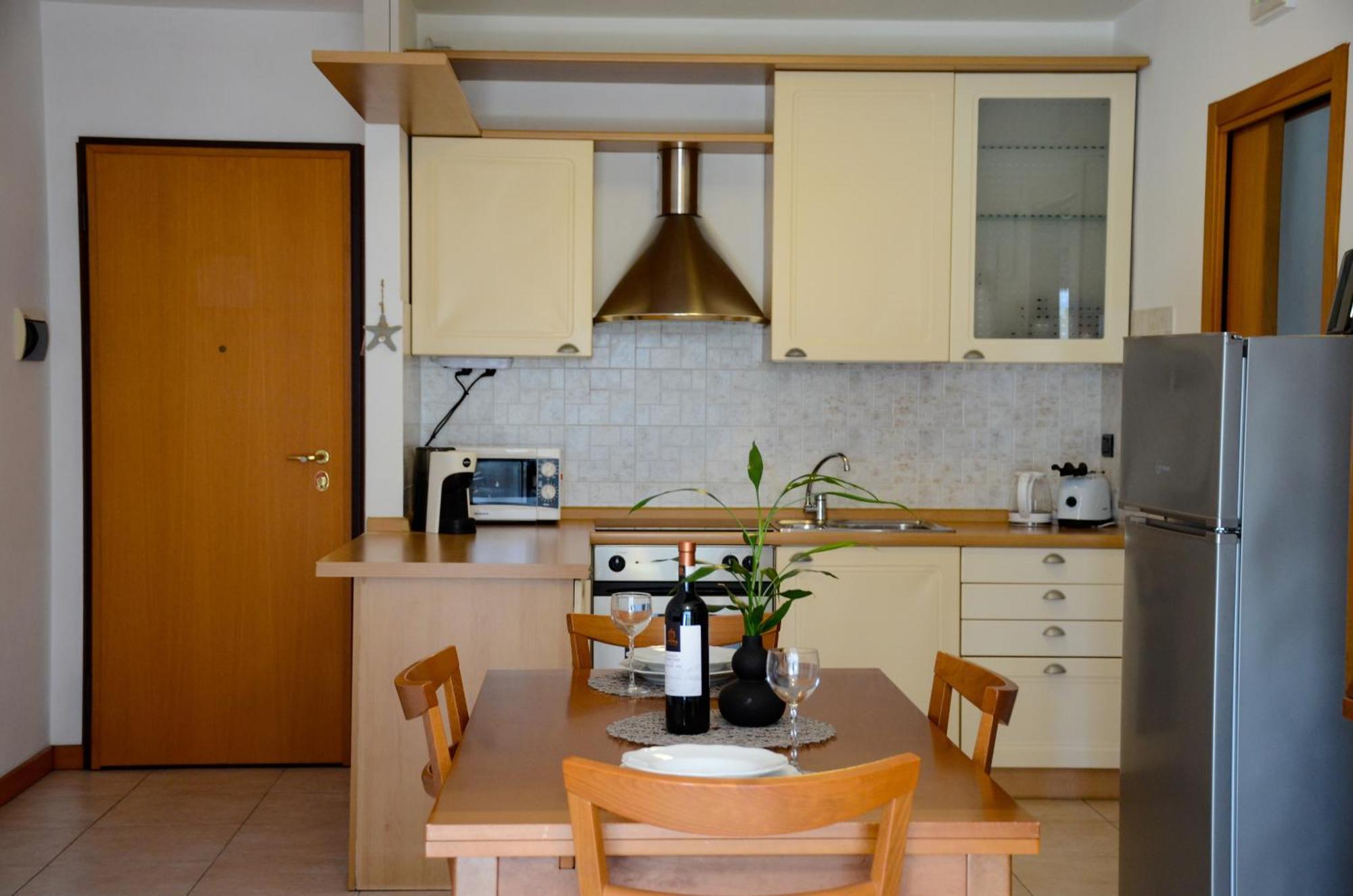 Appartamento Peler13 Con Balcone E Parcheggio ริวาเดลการ์ดา ภายนอก รูปภาพ