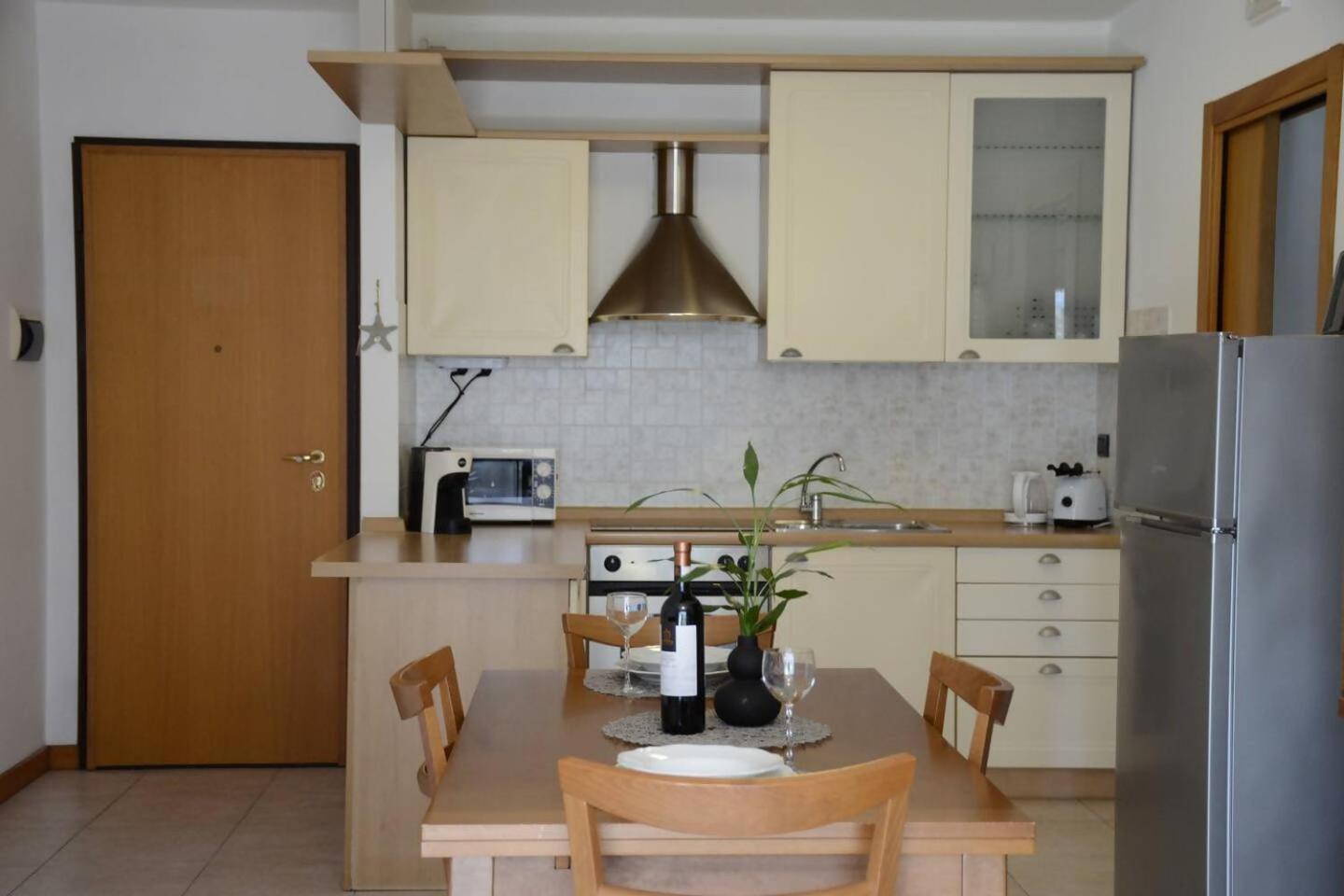 Appartamento Peler13 Con Balcone E Parcheggio ริวาเดลการ์ดา ภายนอก รูปภาพ